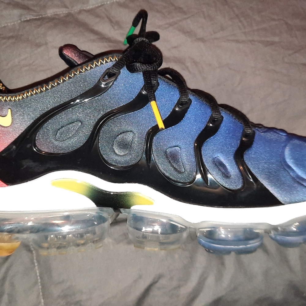 Shoes - Picture 3 of 7